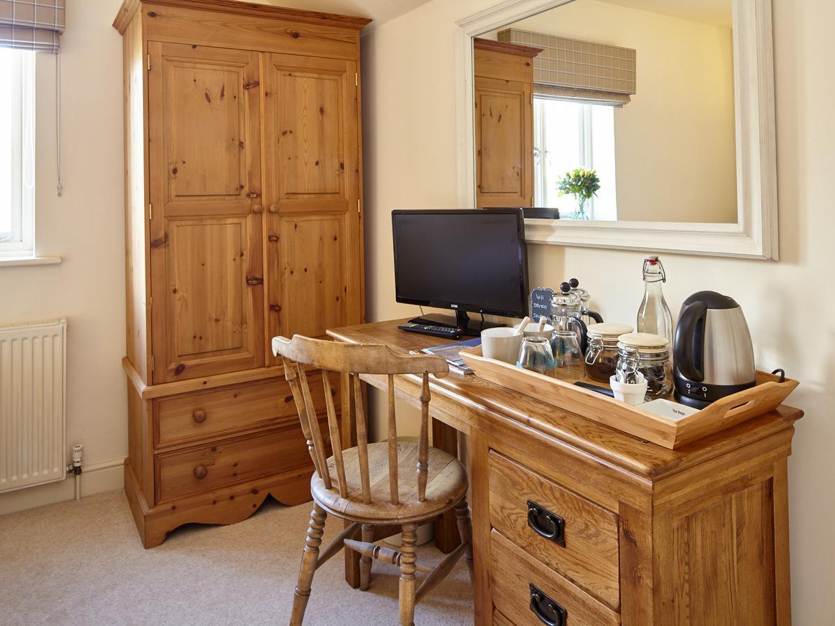Duchy Rag House Bed & Breakfast Swindon Exterior photo