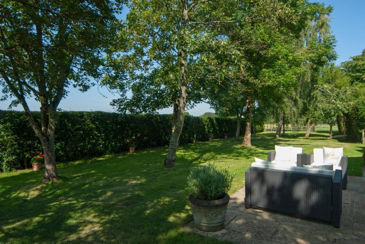 Duchy Rag House Bed & Breakfast Swindon Exterior photo